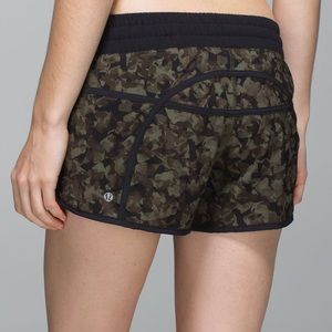 Lululemon Tracker Short 4-Way Stretch Mystic Jungle Fatigue Green Sz 4